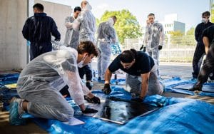 Kreatives Kennenlernen beim Graffiti-Wettbewerb.